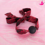 Kit Acessórios BDSM Estilo Luxury Vermelho - Algemas, Chicote, Venda e Mordaça