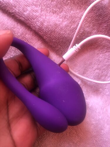 Click to view full screen Vibrador com Controle Remoto a Distância e Função Vídeo - LolaPremium photo review
