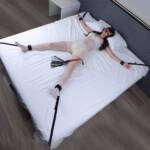 Kit de Bondage para Cama – Lençol Impermeável, Restrições, Mordaça e Chicote