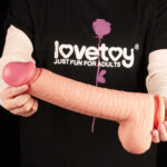 Pênis Realístico Dupla Densidade 30,5 cm com Escroto e Ventosa — Silicone Platinum Bege — LoveToy